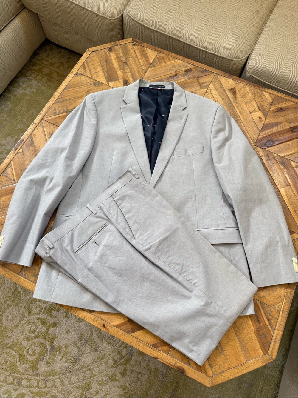 Tommy Hilfiger Light Gray Men's Two-Piece Suit 46L and 40x32 pant